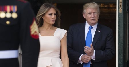 Szczęśliwa Melania Trump w sukience za 8 TYSIĘCY na spotkaniu w Korei Południowej (ZDJĘCIA)