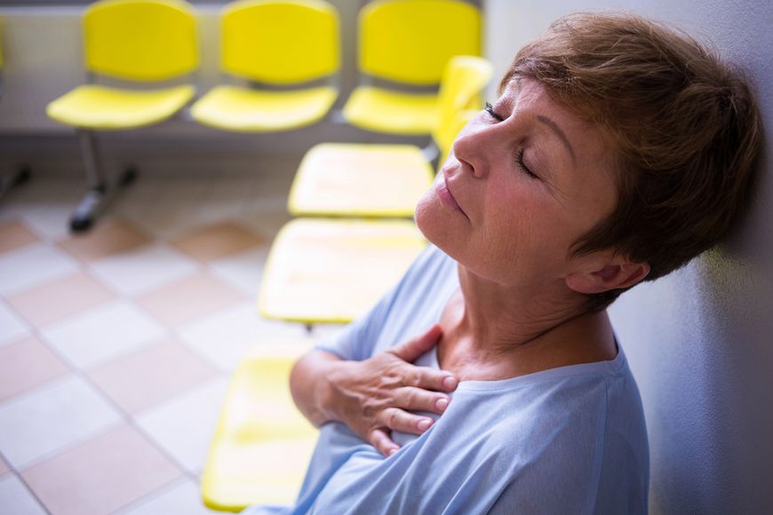 Bóle w klatce piersiowej to objaw raka kręgosłupa