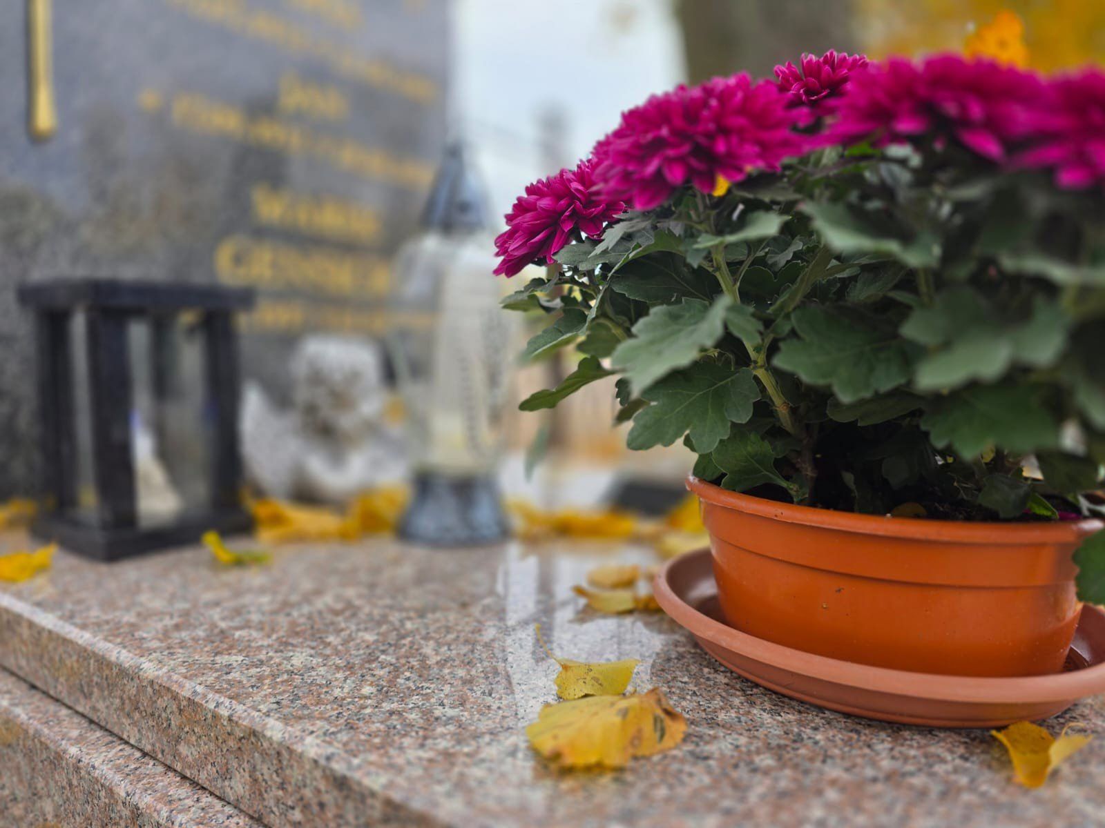 W dniu Wszystkich Świętych można dorobić nawet bez własnej działalności