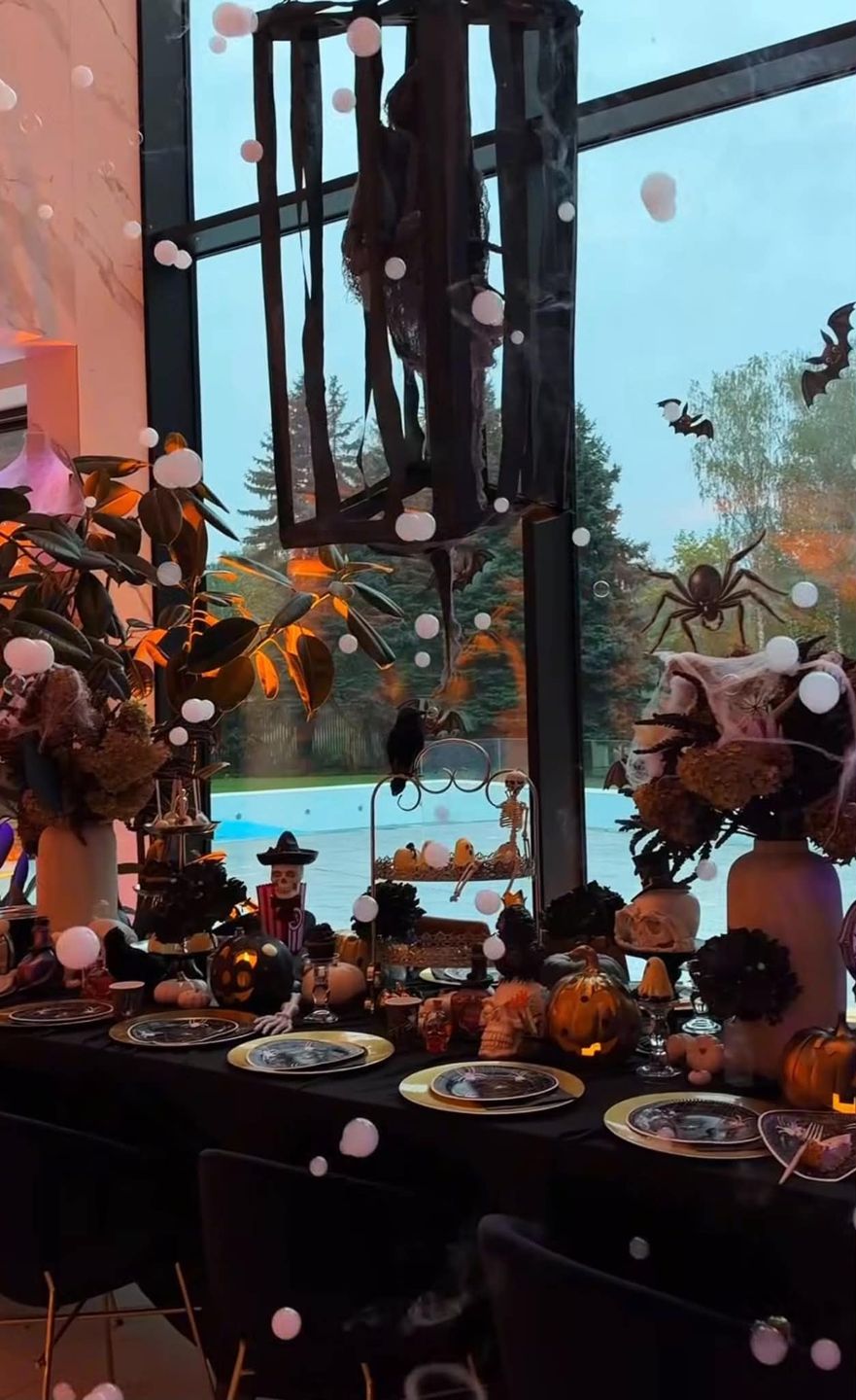 Klaudia Halejcio udekorowała willę na Halloween