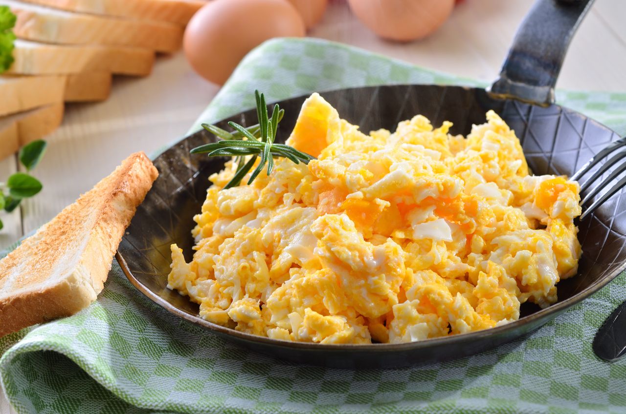 Ditch the fat: Enjoy scrambled eggs with just water