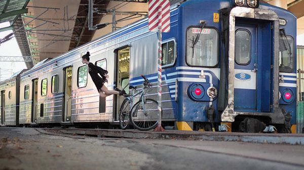 Lewitujące portrety pełne gracji 1