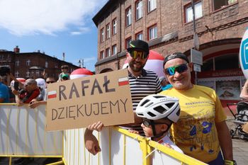 Tour de Pologne 2025 w Katowicach - zdjęcia. Tłumy kibiców w Nikiszowcu