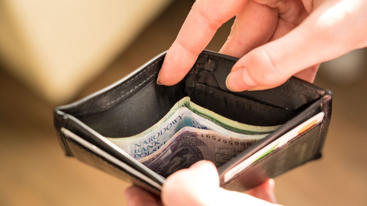 W trakcie trwania umowy kredytowej bank monitoruje sytuację finansową klienta, a w przypadku braku terminowej obsługi kredytu podejmuje adekwatne działania.