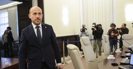"Miotła" w Enei tuż przed walnym. Borys Budka odwołuje członka rady nadzorczej
