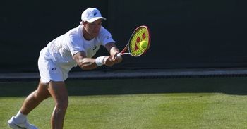 Życiowy sukces Kamila Majchrzaka na Wimbledonie! Iga Świątek wraca na kort centralny