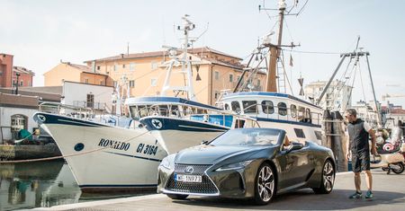 Test: Lexus LC500 Convertible to japońskie gran turismo. Reakcje Włochów na jego widok były bezcenne