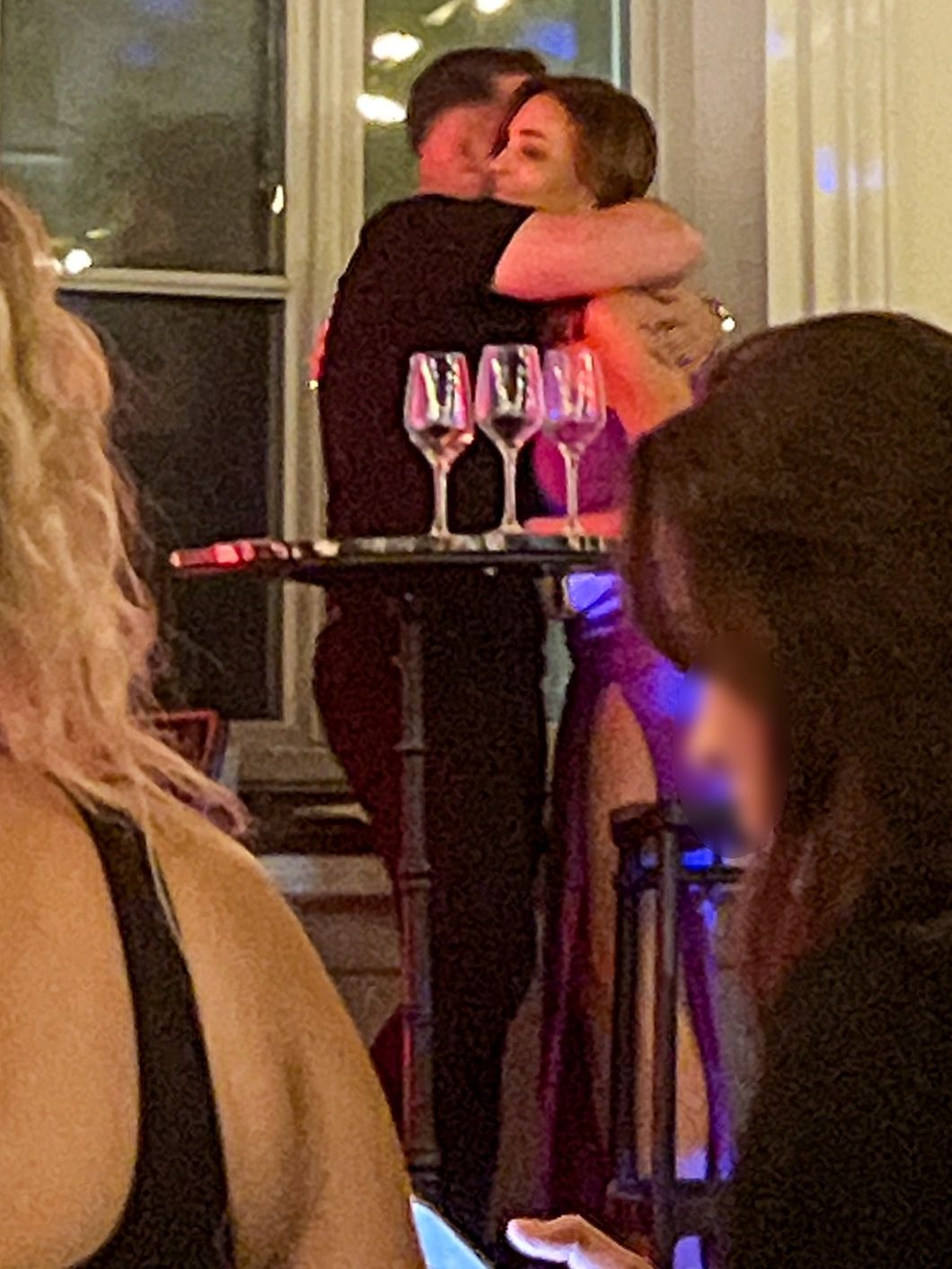 Anna Wendzikowska imprezuje z tajemniczym brunetem