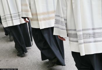 Ksiądz mierzył przyrodzenia ministrantom. Duchowny przed sądem