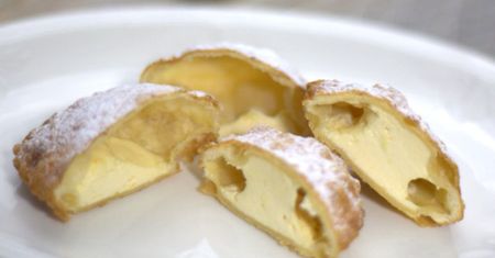 Połącz pączki i faworki w jednym przepisie. Ten wyjątkowy deser zrobi furorę w tłusty czwartek