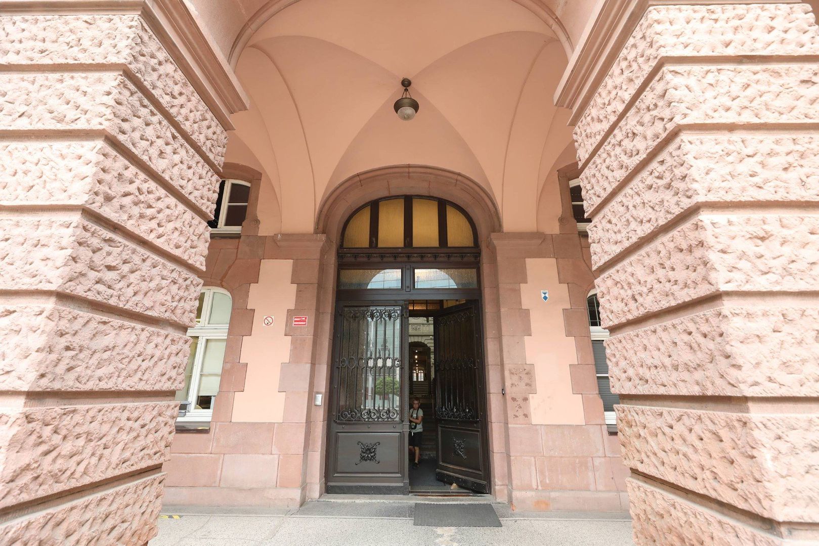 Budynek sądu w Bytomiu został wzniesiony pod koniec XIX wieku w stylu neorenesansu północnego. Zachwyca zwłaszcza jego hol główny.