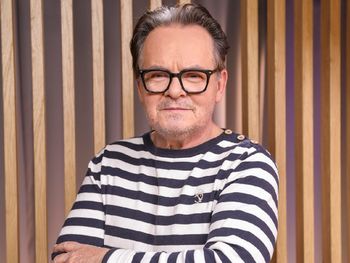 Skończył 72 lata. Nie wszyscy wiedzą, kim jest jego żona