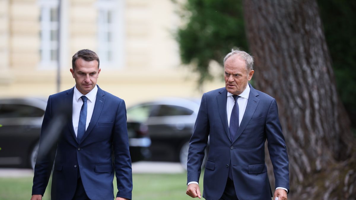 Donald Tusk, Adam Szłapka
