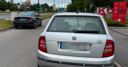 Chciał ścigać się z nieoznakowanym BMW na al. Tysiąclecia. Kierowca skody miał promil i zakaz prowadzenia pojazdów