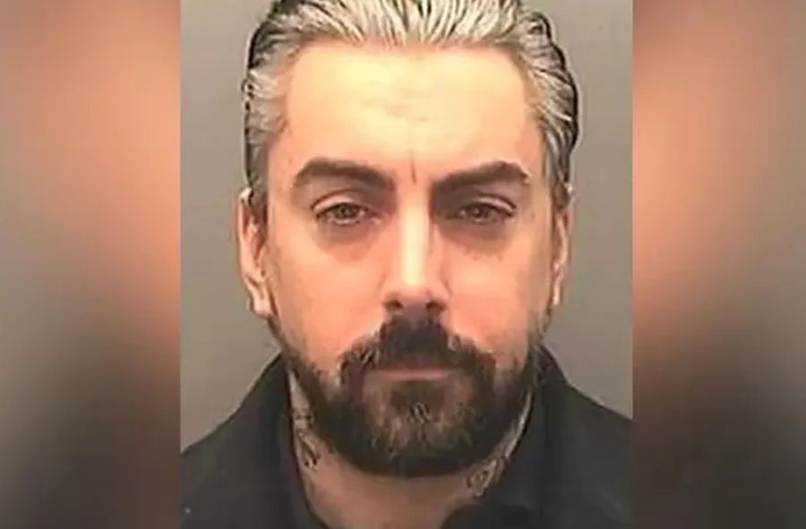 Ian Watkins znajduje się w stanie krytycznym po ataku nożem