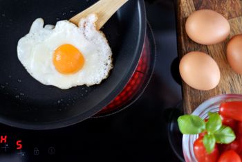 Smażysz jajka na tym tłuszczu? Cholesterol idzie w górę