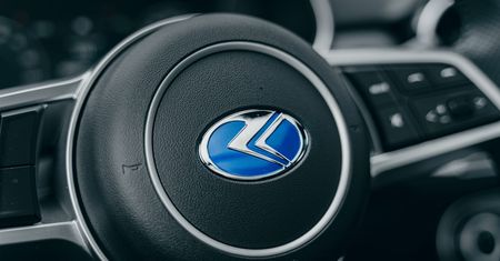 Seres to kolejna chińska marka samochodów w Polsce. Jest lista dealerów
