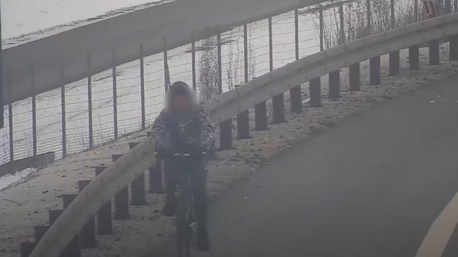 Rowerzysta poruszał się drogą ekspresową