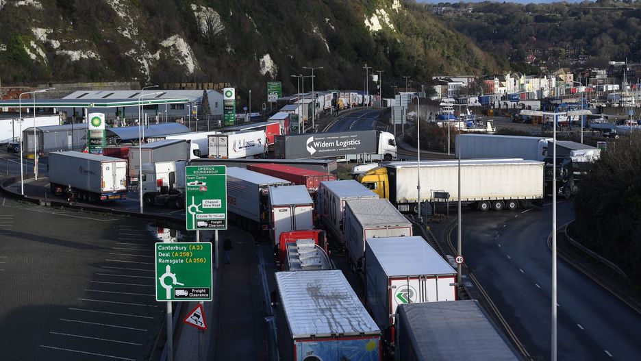 Pierwsi polscy kierowcy jadący z Wielkiej Brytanii wjechali do Francji