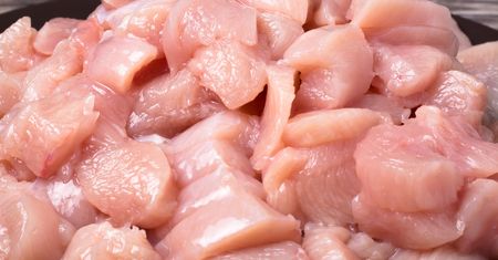 Rocznie zjadamy 30 kilogramów. Mało kto wie, jak prawidłowo się obchodzić z tym rodzajem mięsa