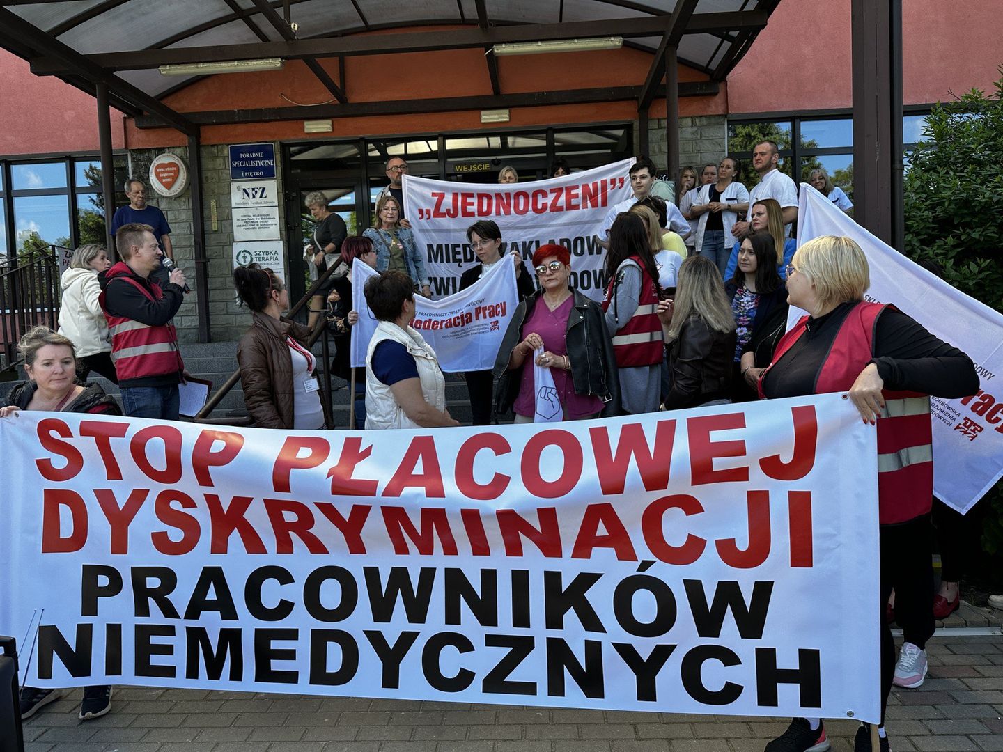 Strajk ostrzegawczy pracowników niemedycznych szpitala w Bełchatowie