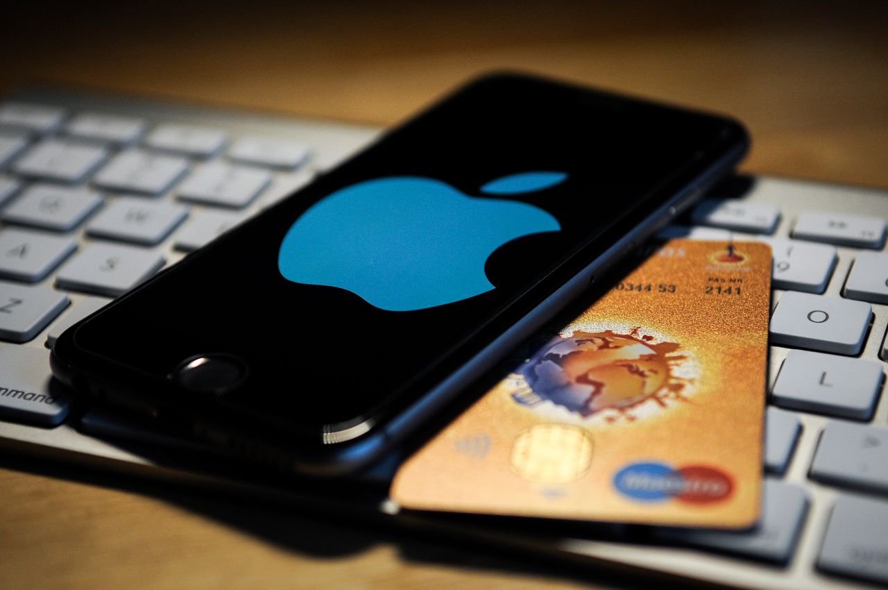 Kolejne banki wprowadzają Apple Pay (Getty Images)