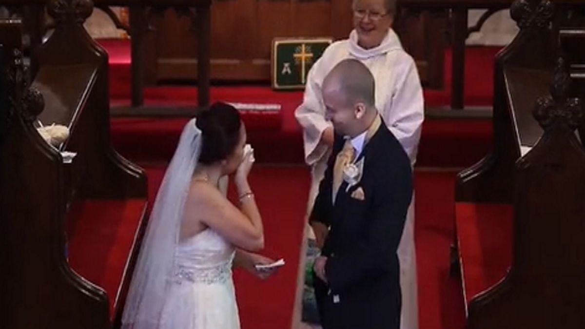 Wzruszona nauczycielka podczas ślubu