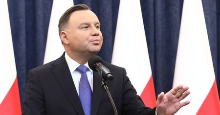 Andrzej Duda przekonuje: "Jeżeli są warunki do tego, żeby chodzić normalnie do sklepu, to są warunki i do tego, żeby pójść do lokalu wyborczego"