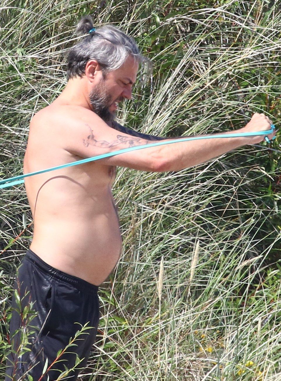 Oliwier Janiak trenuje na plaży