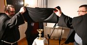 Kołobrzeg: Odnaleziony gotycki kielich liturgiczny wrócił do kołobrzeskiej bazyliki