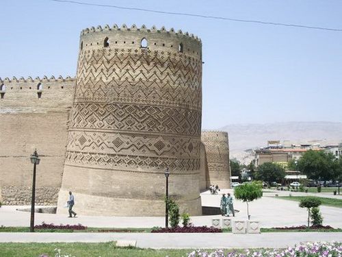 Krzywa Wieża z Shiraz
