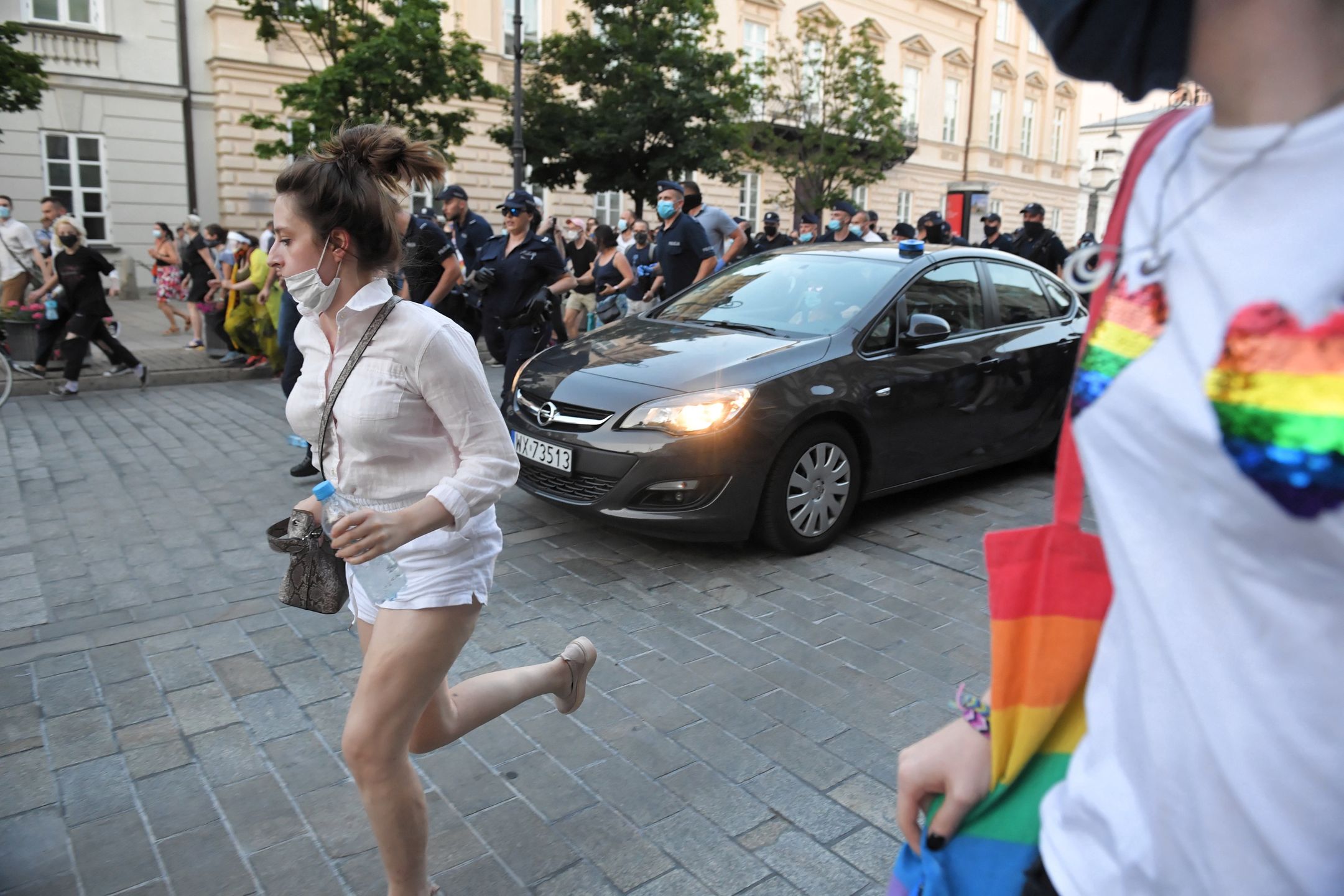 Protesty przeciwko zatrzymaniu aktywistki LGBT w Warszawie