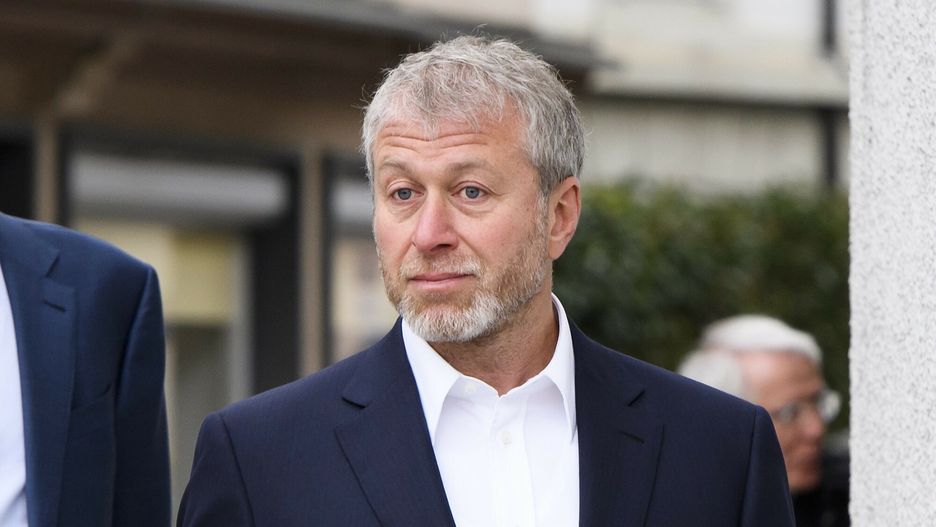 znani arch4
Russian billionaire Roman Abramovich arrives at the opening of the civil proceedings brought by the European Bank for Reconstruction and Development (EBRD) against Abramovich, Shvidler and the Russian giant Gazprom, this Wednesday, May 2, 2018, at the District Court of Sarine in Fribourg. The EBRD is claiming 46 million Swiss francs (US$)  plus interest since 2005. The shareholders and Gazprom contest this debt. (Anthony Anex/Keystone via AP)
Keystone