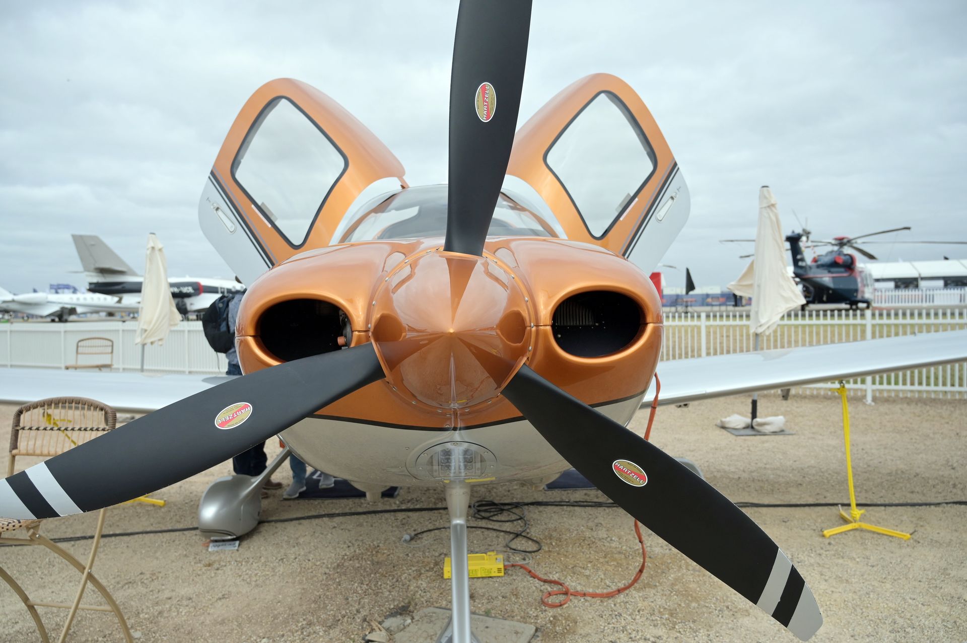 Katastrofa na warszawskim Bemowie. Cirrus SR22T stanął w płomieniach