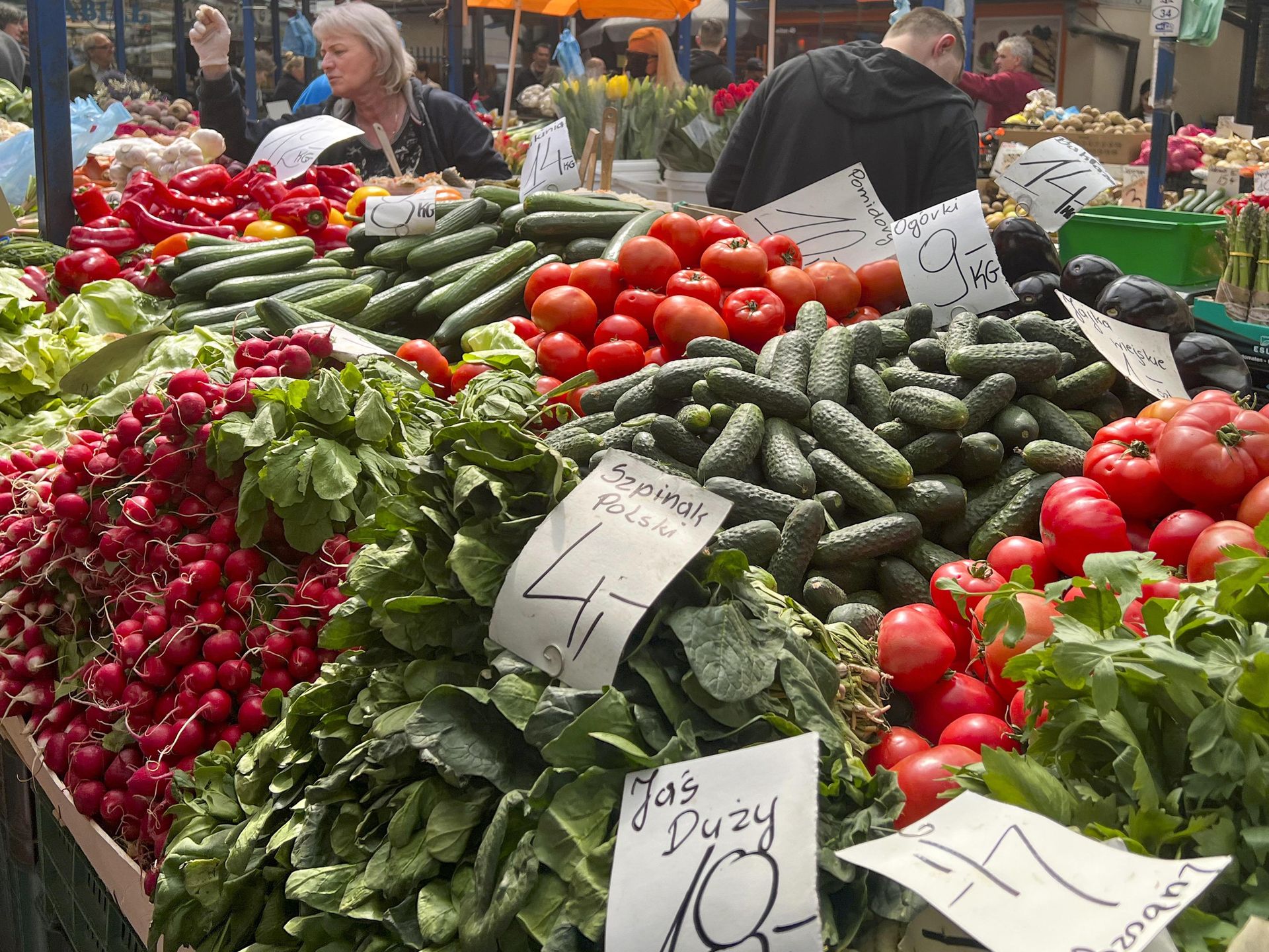 Plac Targowy Stary Kleparz
Jerzy Ocho�ski
wiosna, nowalijki, ceny, dro�yzna, inflacja, m�ode warzywa, warzywa, owoce, targ, plac, zakupy, stragany, warzywniak, bazar, targowisko, zieleniak, cena