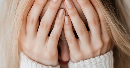 "Twarz księżycowa". Może być objawem problemów hormonalnych