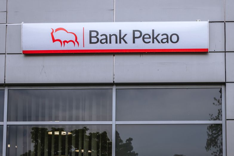 Pekao wstrzymuje transakcje w rublach