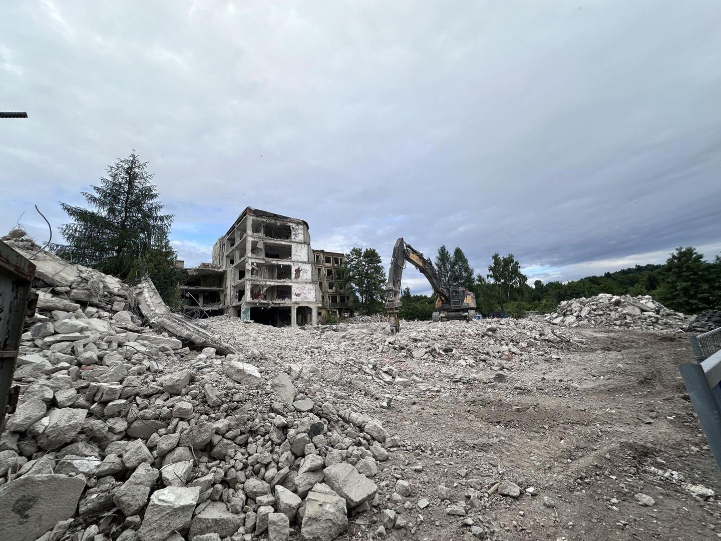 24.06.2025 Rozbiórka Hotelu Sudety w Jeleniej Górze