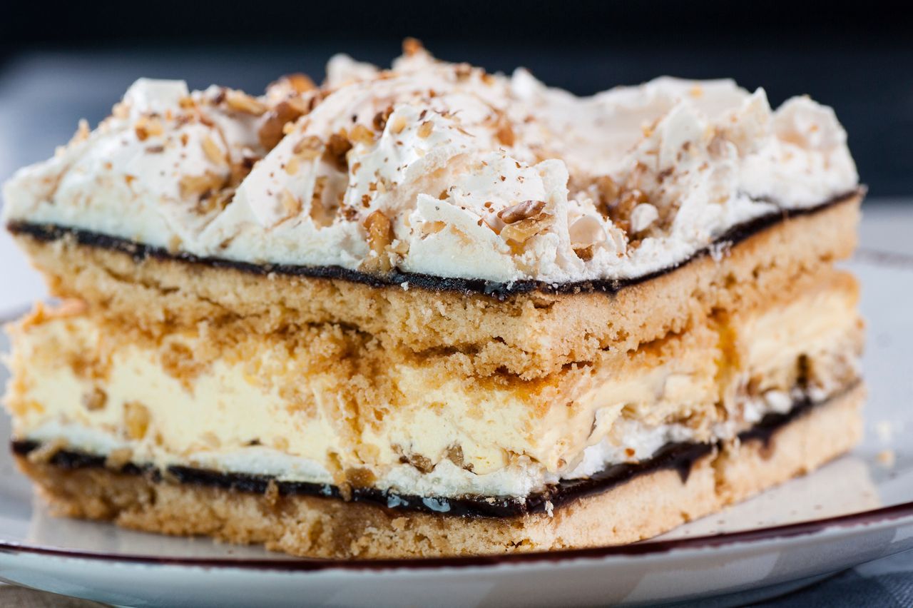 Layered meringue cake: The showstopper of your holiday table