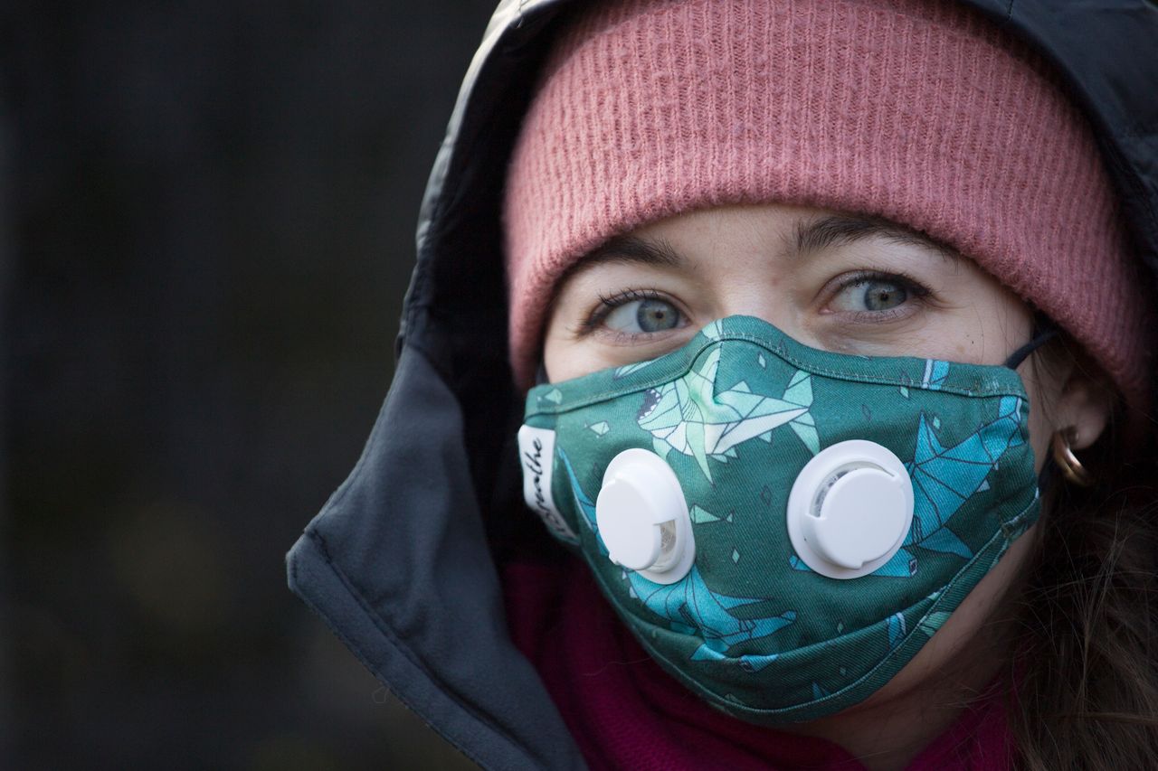 Najlepsze aplikacje do sprawdzania jakości powietrza (Maciej Luczniewski/NurPhoto via Getty Images)