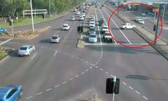 Przerażający wypadek w Australii. Przejechała przez 8 pasów i wjechała w sklep