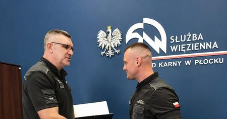 Bohaterska postawa funkcjonariusza z Płocka – uratował życie podczas próby samobójczej