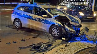 Warszawa: Rozbity radiowóz w centrum miasta. Zderzenie z Fordem