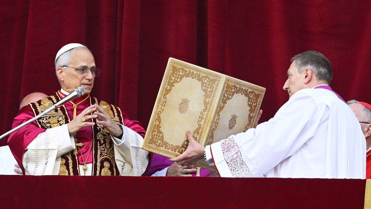 Papież Leon XIV podczas pierwszego publicznego wystąpienia
