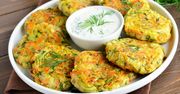 Placki z cukinii z sosem koperkowym. Dzięki temu 1 trikowi nie ociekają tłuszczem