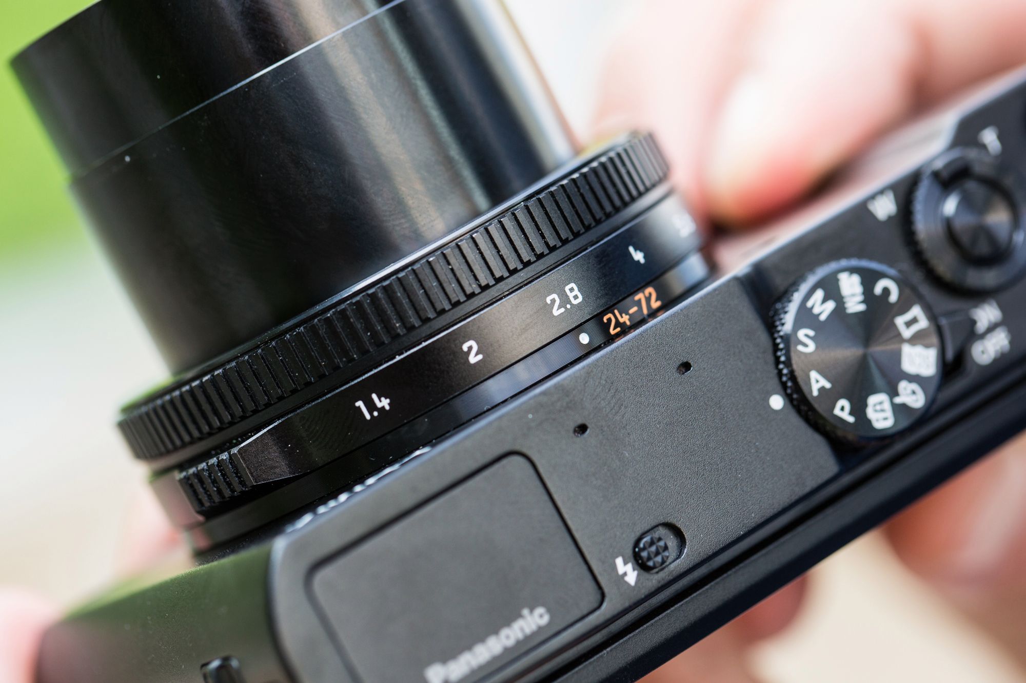 Panasonic Lumix LX15 - kieszonkowy kompakt premium z 4K w naszych rękach 10