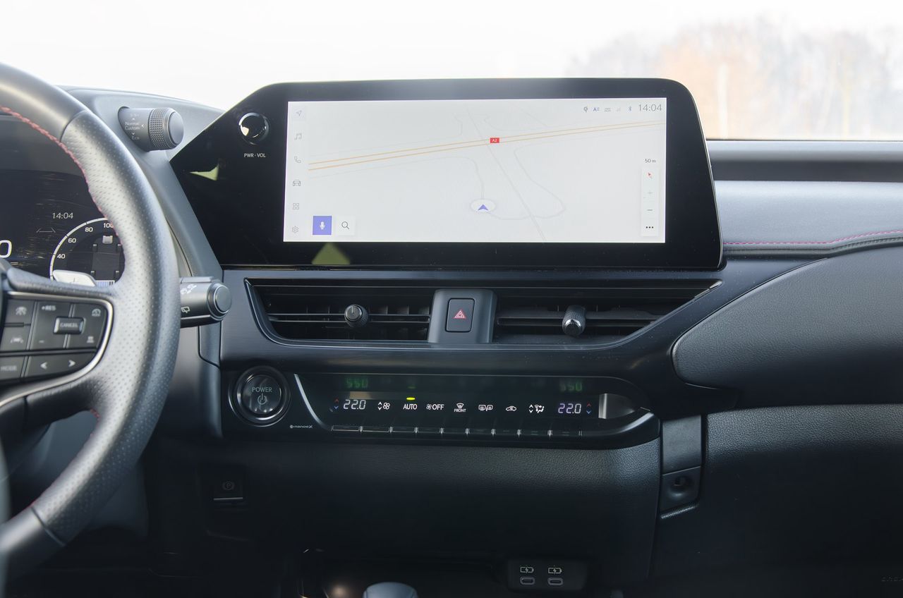 Lexus UX 300h AWD