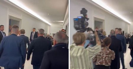 Zobaczyli tylko plecy. Tusk i Sienkiewicz nie odpowiedzieli na pytania