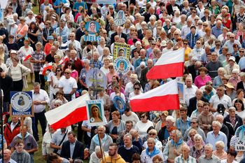Tłumy pielgrzymów zmierzają na Jasną Górę. To najgorętszy czas w roku