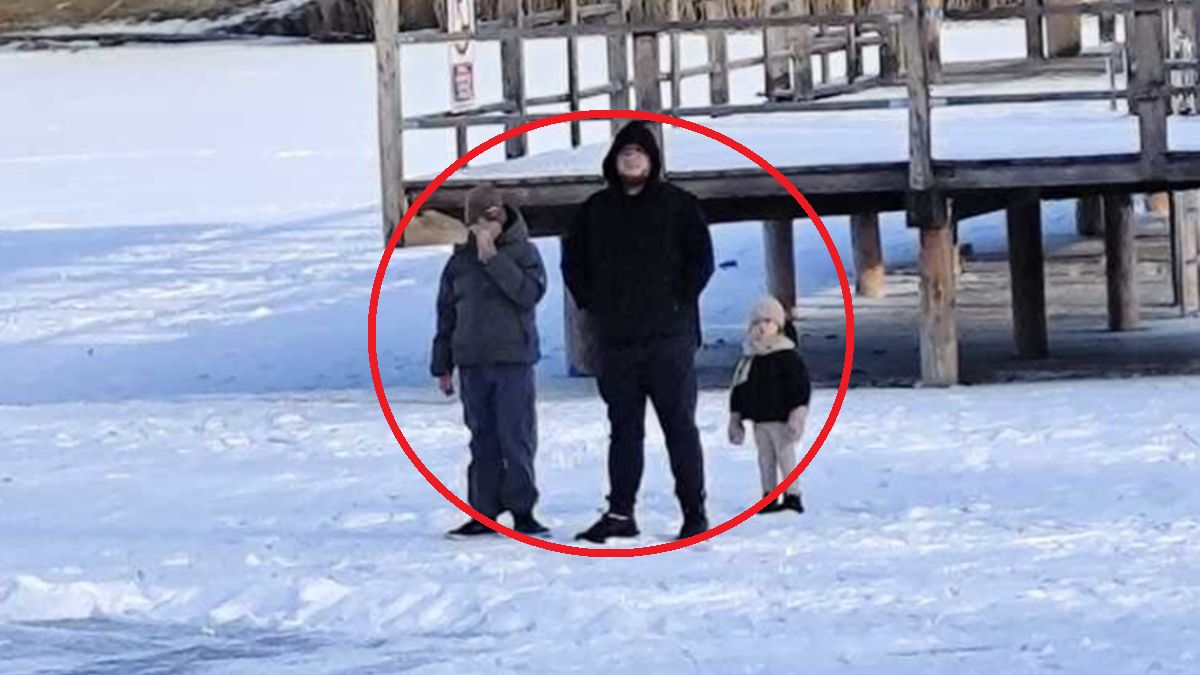 Dzieci na tafli lodu.